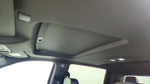 2020 Chevrolet Silverado 1500 4WD Crew Cab 147'' High Country with 6.2L V8 Engine - 22987694 - 9