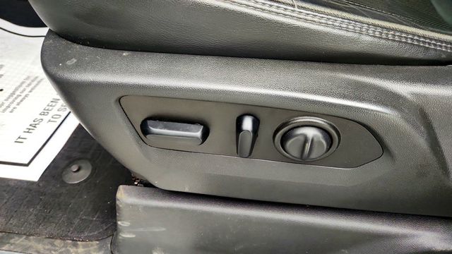 2020 Chevrolet Silverado 1500 4WD Crew Cab 147'' High Country with 6.2L V8 Engine - 22987694 - 11