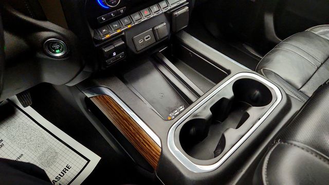 2020 Chevrolet Silverado 1500 4WD Crew Cab 147'' High Country with 6.2L V8 Engine - 22987694 - 16