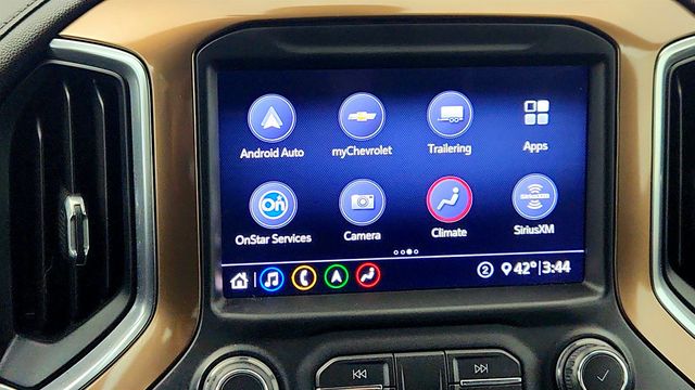 2020 Chevrolet Silverado 1500 4WD Crew Cab 147'' High Country with 6.2L V8 Engine - 22987694 - 18