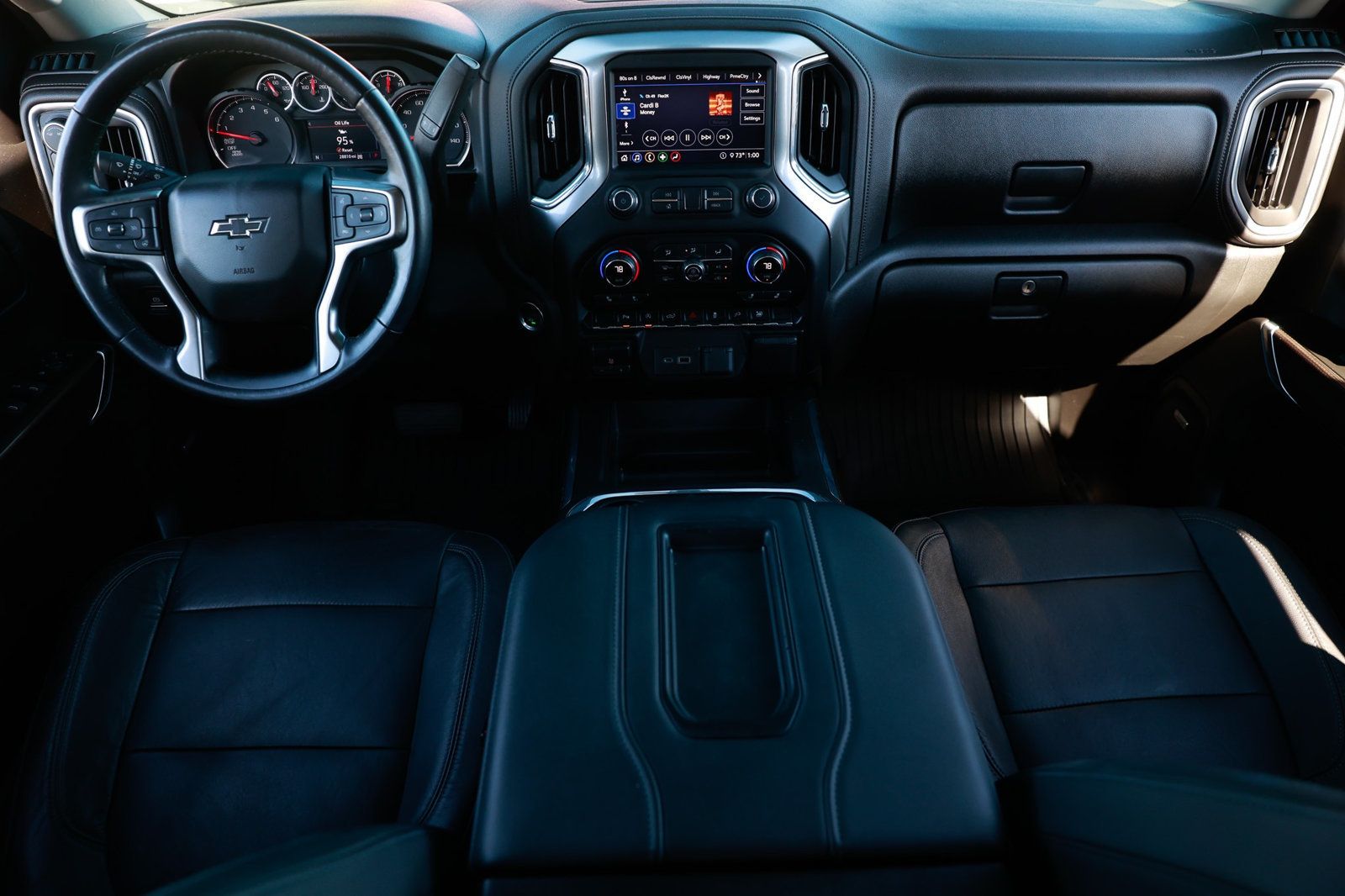 2020 Chevrolet Silverado 1500 RST photo 2