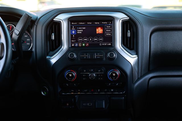 2020 Chevrolet Silverado 1500 4WD Crew Cab 147" RST - 22945384 - 39