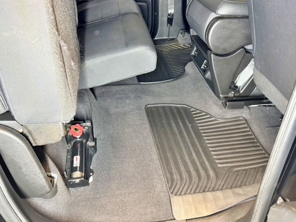 2020 Chevrolet Silverado 1500 4WD Double Cab 147" Custom - 23032163 - 32