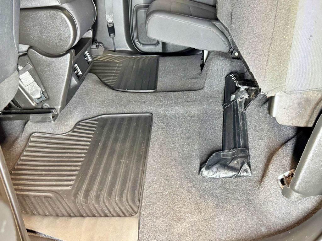 2020 Chevrolet Silverado 1500 4WD Double Cab 147" Custom - 23032163 - 33