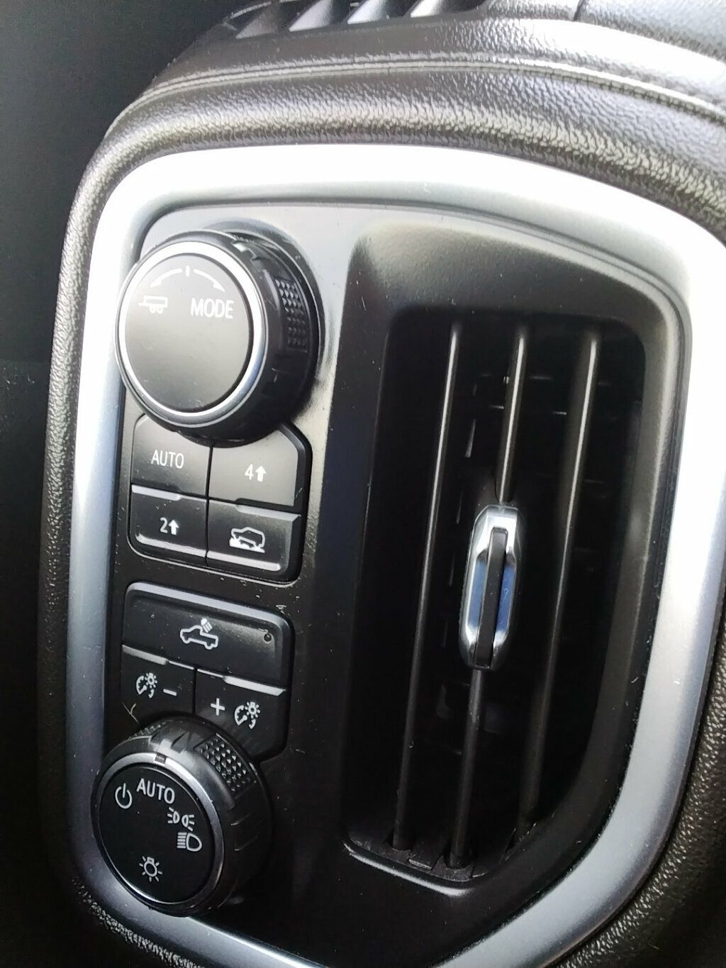 2020 Chevrolet Silverado 1500 LT photo 20