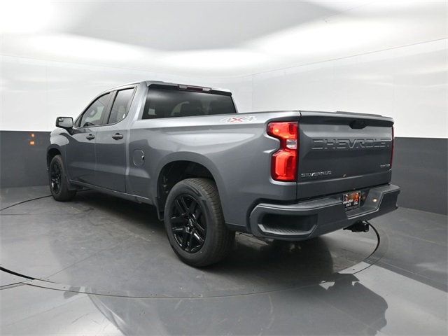 2020 Chevrolet Silverado 1500 Custom photo 2
