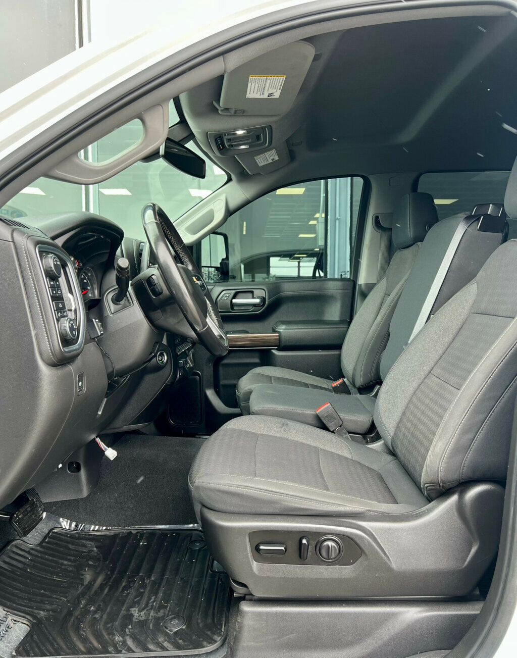 2020 Chevrolet Silverado 1500 LT - 22985404 - 14