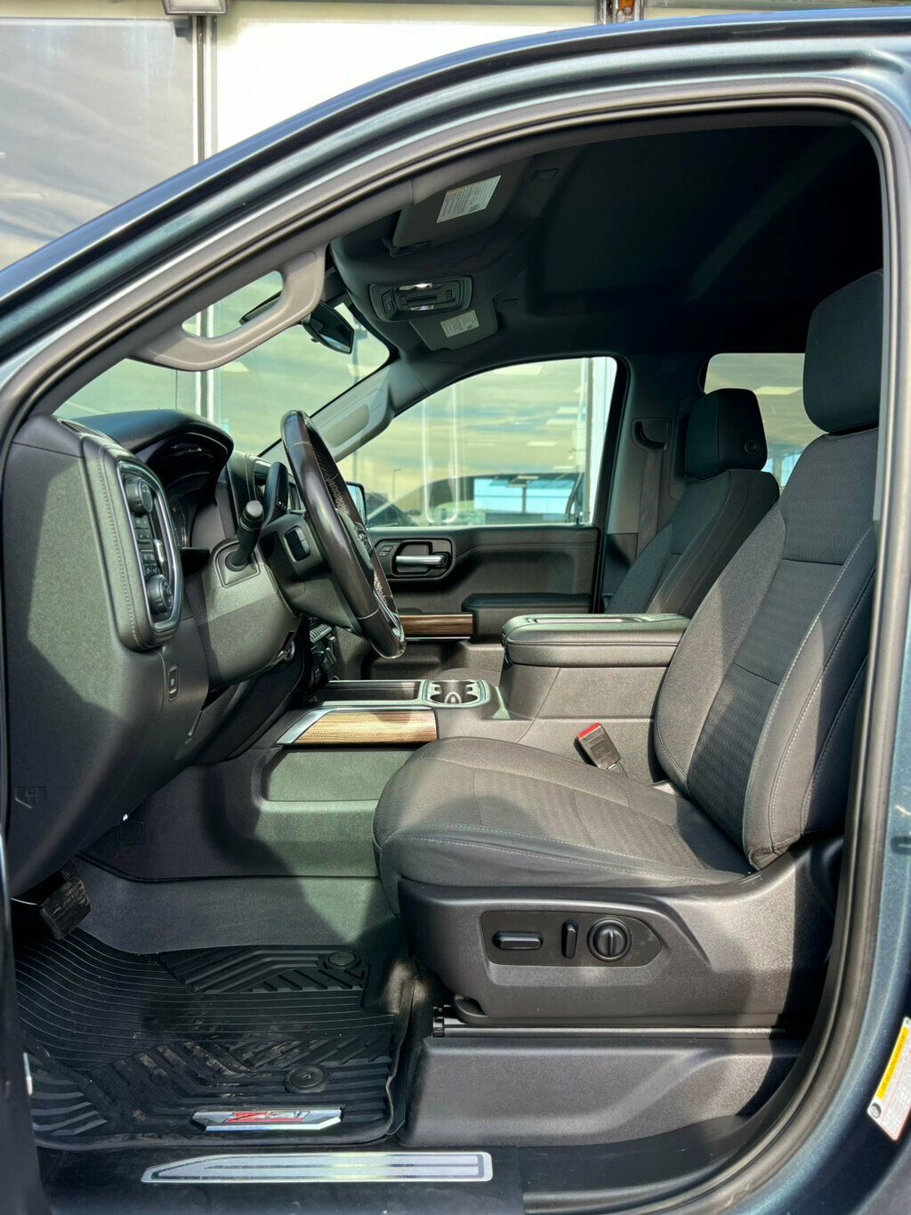 2020 Chevrolet Silverado 1500 RST - 22985723 - 17