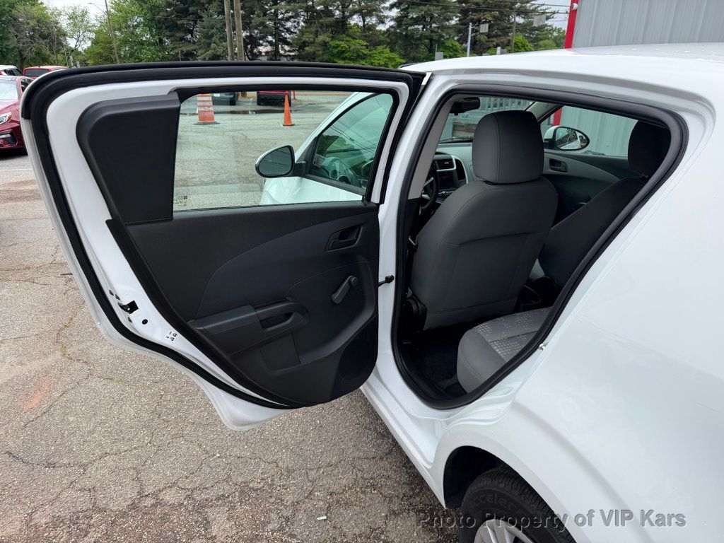 2020 Chevrolet Sonic 5dr Hatchback LT w/1SD - 23019767 - 9