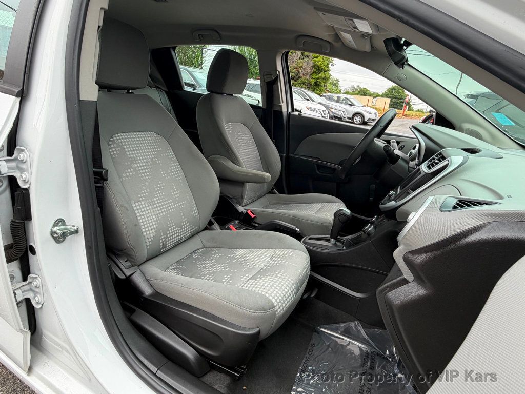 2020 Chevrolet Sonic 5dr Hatchback LT w/1SD - 23019767 - 16