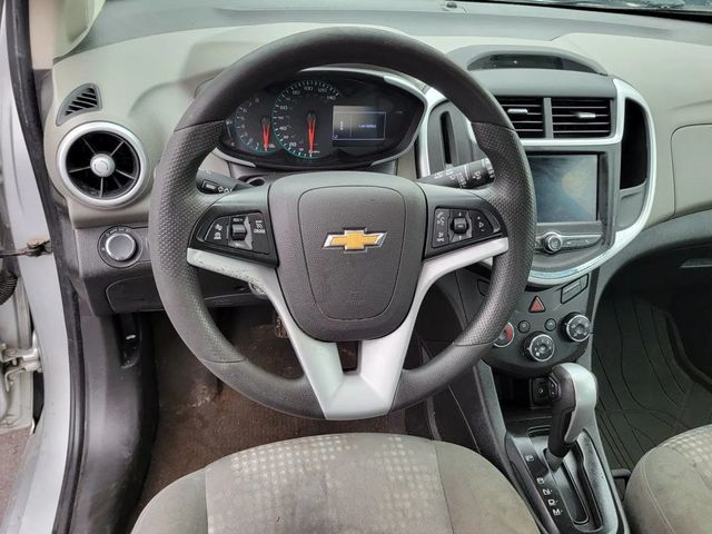 2020 Chevrolet Sonic LT Hatchback 4D - 23032406 - 4