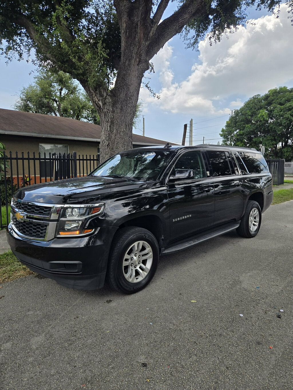 2020 Chevrolet Suburban  - 23070033 - 3