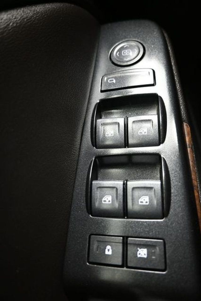 2020 Chevrolet Suburban LS - 23010152 - 29