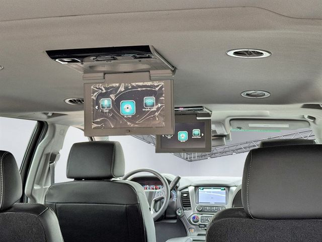 2020 Chevrolet Suburban LT 4WD - 22946756 - 28