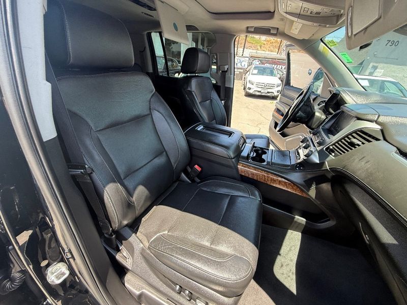 2020 Chevrolet Suburban Premier - 22886555 - 16