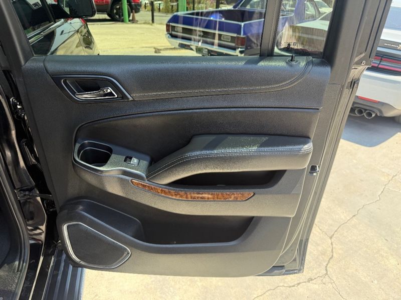 2020 Chevrolet Suburban Premier - 22886555 - 17