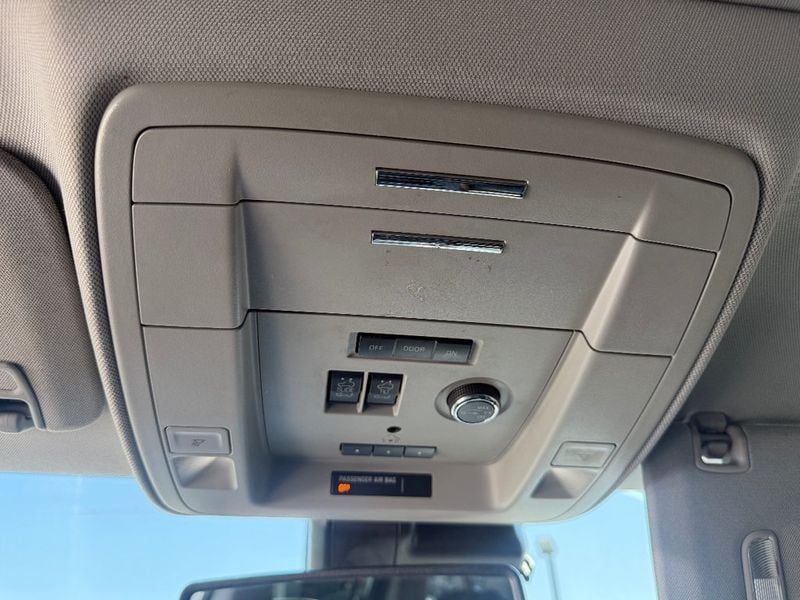 2020 Chevrolet Suburban Premier - 22886555 - 28