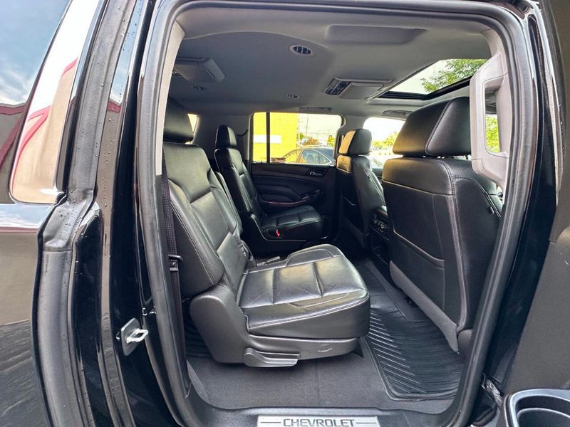 2020 Chevrolet Suburban Premier 4x4 4dr SUV - 22884311 - 24