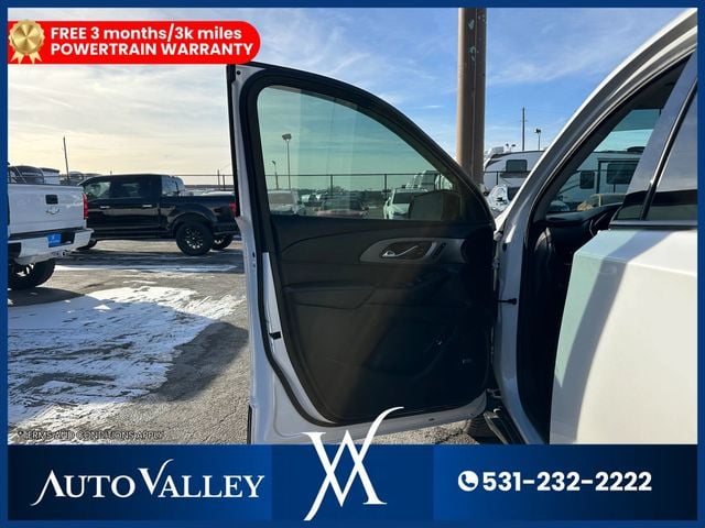 2020 Chevrolet Traverse Premier Sport Utility 4D - 22979121 - 11