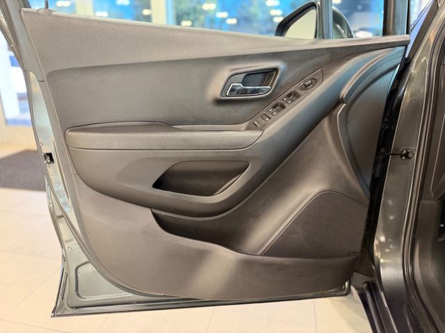 2020 Chevrolet Trax AWD 4dr LS - 23075787 - 17