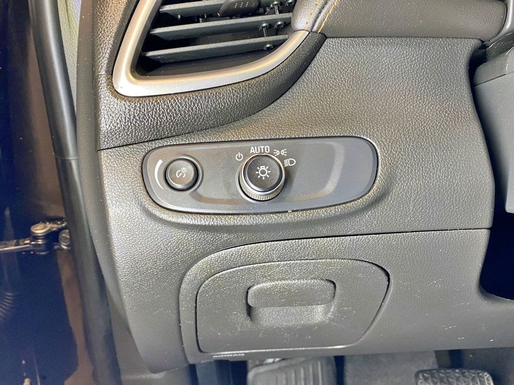 2020 Chevrolet Trax AWD 4dr LT - 23002397 - 20