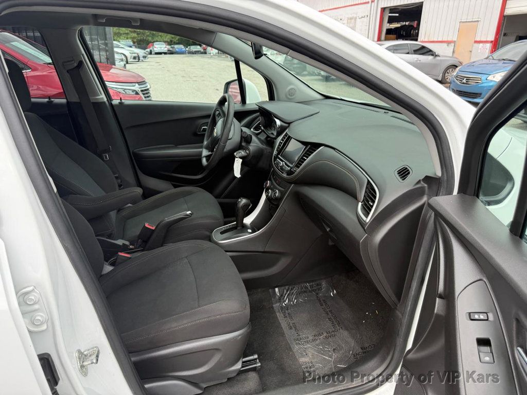 2020 Chevrolet Trax LS photo 12
