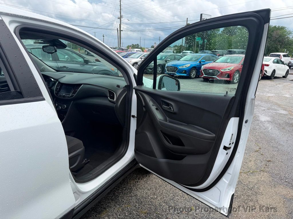 2020 Chevrolet Trax FWD 4dr LS - 23031846 - 11