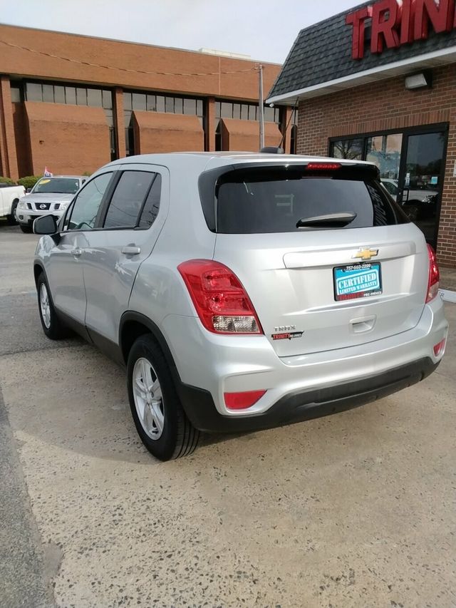2020 Chevrolet Trax FWD 4dr LS - 22998702 - 1