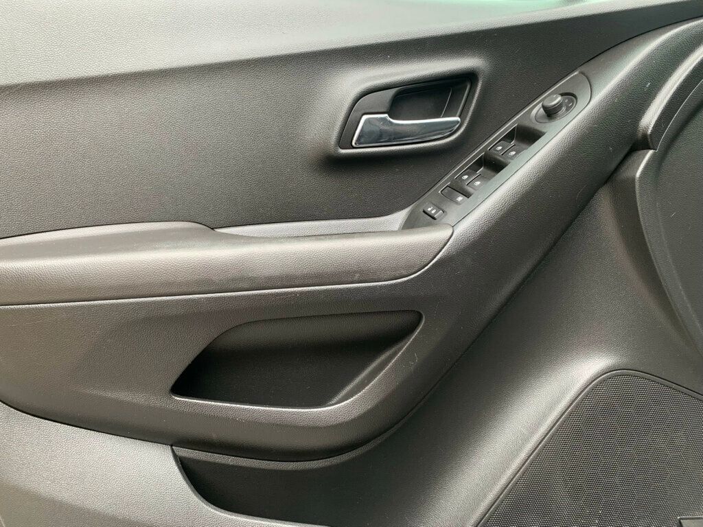 2020 Chevrolet Trax LS photo 4