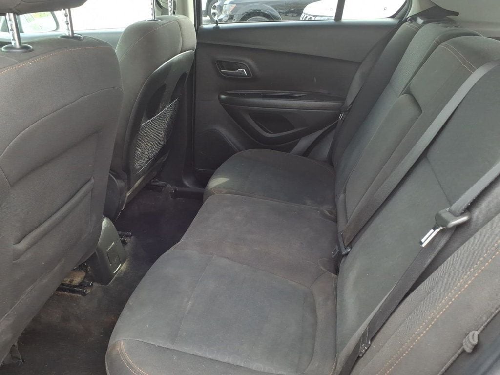 2020 Chevrolet Trax FWD 4dr LS - 22999625 - 15