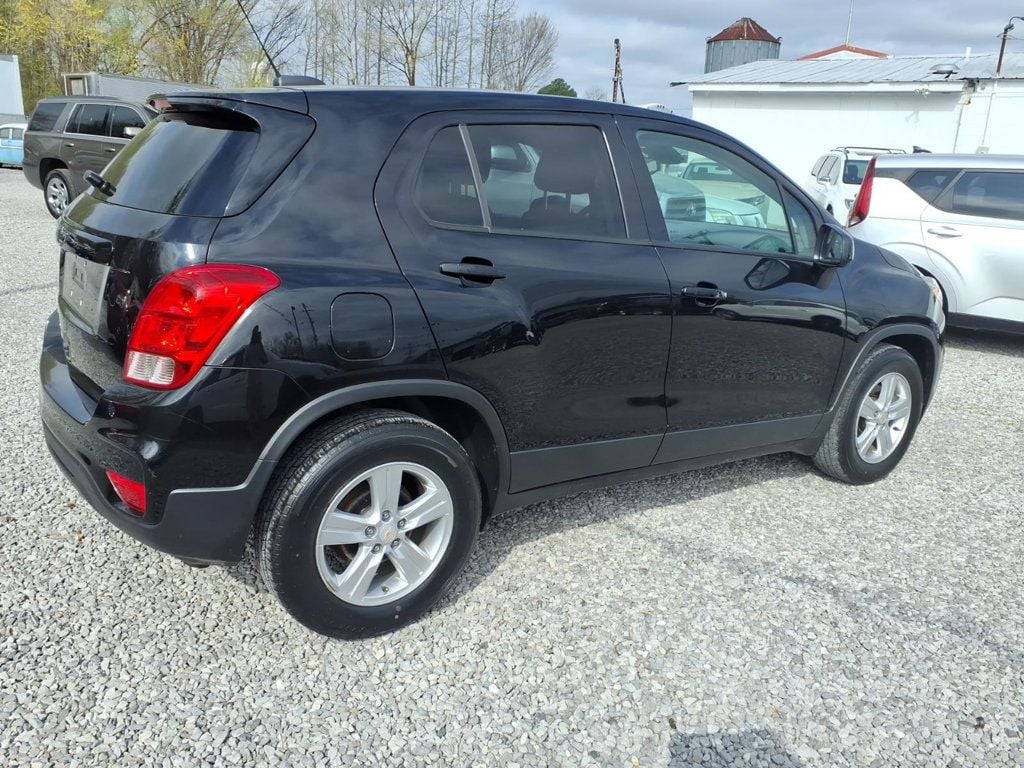 2020 Chevrolet Trax FWD 4dr LS - 22999625 - 1