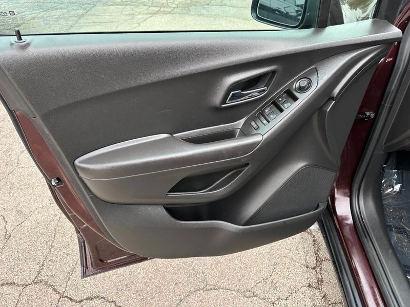 2020 Chevrolet Trax FWD 4dr LS - 22888584 - 10