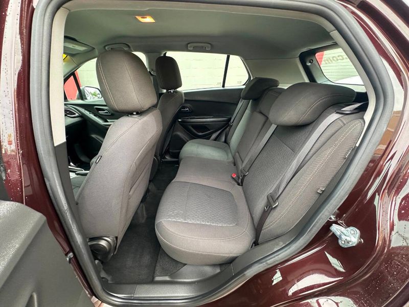 2020 Chevrolet Trax FWD 4dr LS - 22888584 - 16