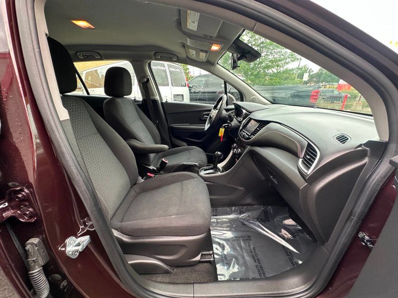 2020 Chevrolet Trax FWD 4dr LS - 22888584 - 21