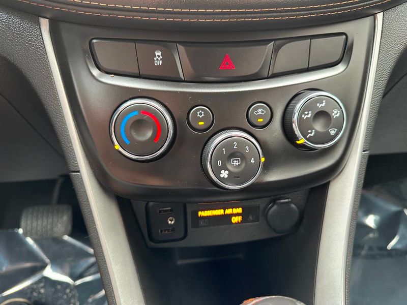 2020 Chevrolet Trax FWD 4dr LS - 22888584 - 35