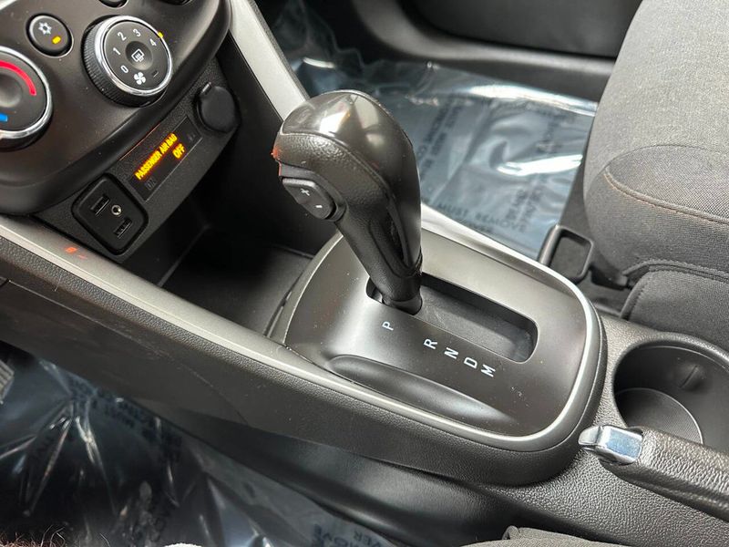 2020 Chevrolet Trax FWD 4dr LS - 22888584 - 36