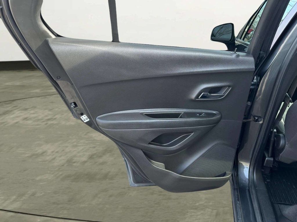 2020 Chevrolet Trax FWD 4dr LS - 22968393 - 11