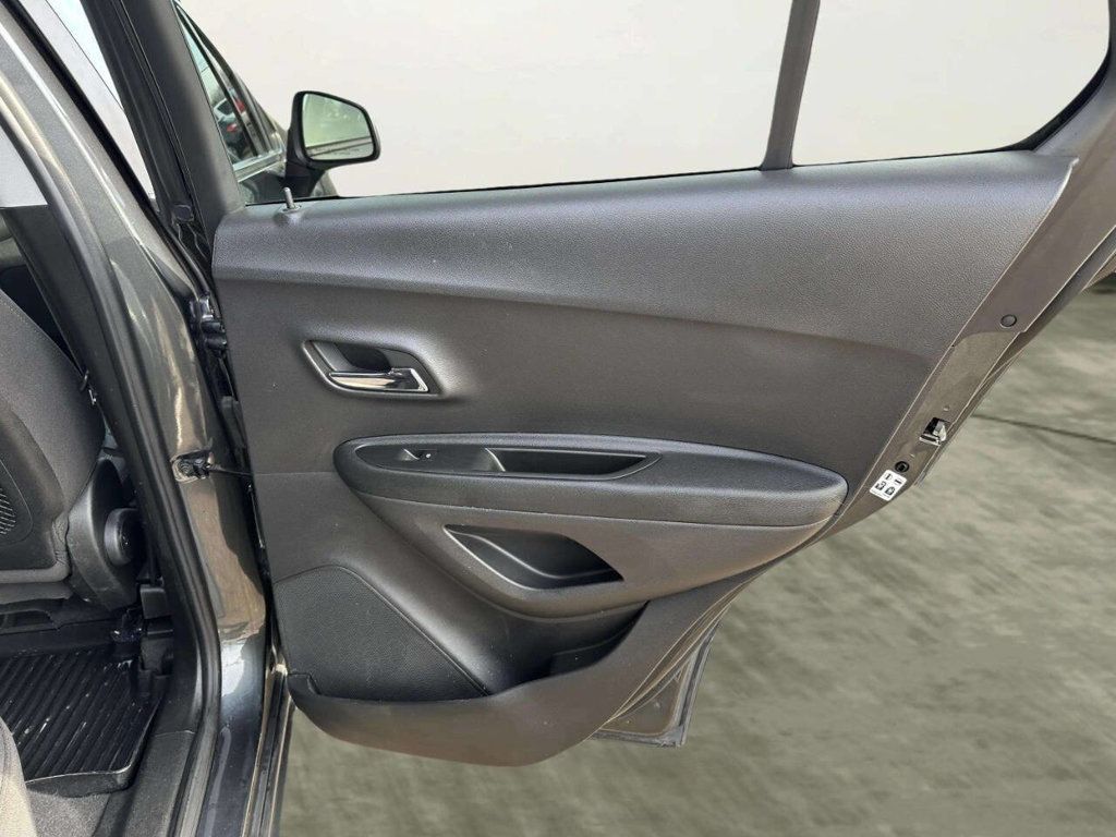 2020 Chevrolet Trax FWD 4dr LS - 22968393 - 14