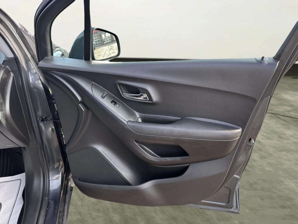 2020 Chevrolet Trax FWD 4dr LS - 22968393 - 19