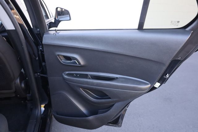 2020 Chevrolet Trax FWD 4dr LS - 22879963 - 21