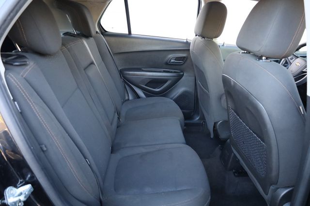 2020 Chevrolet Trax FWD 4dr LS - 22879963 - 22