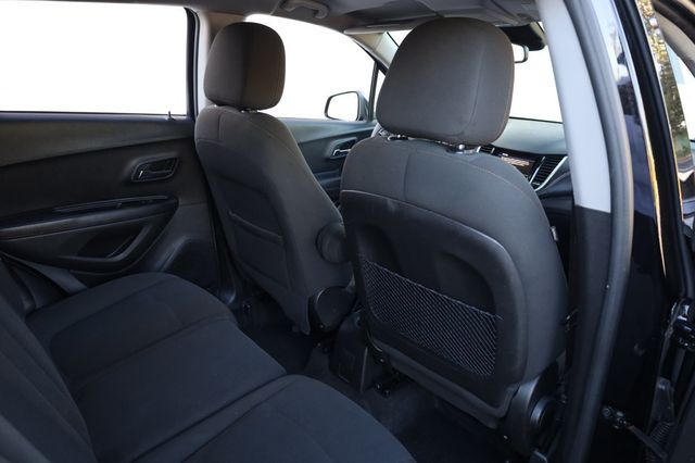 2020 Chevrolet Trax FWD 4dr LS - 22879963 - 23