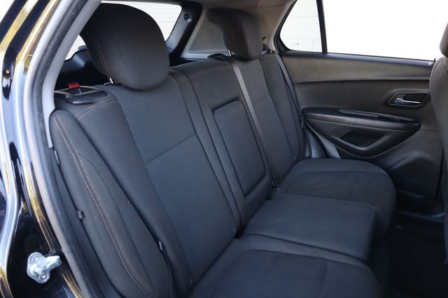 2020 Chevrolet Trax FWD 4dr LS - 22879963 - 24