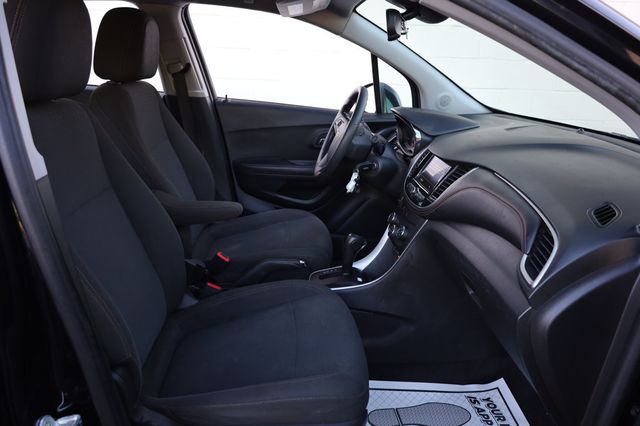 2020 Chevrolet Trax FWD 4dr LS - 22879963 - 27