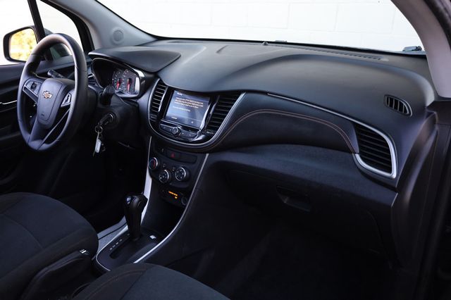 2020 Chevrolet Trax FWD 4dr LS - 22879963 - 28