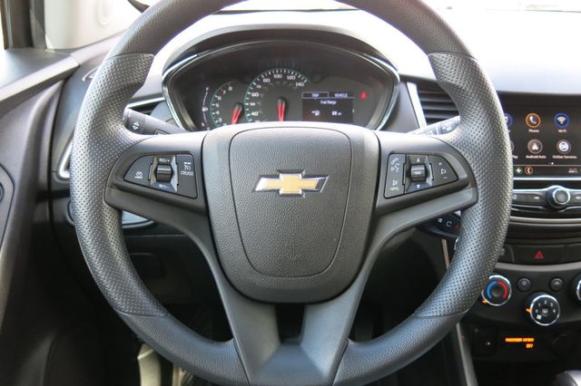 2020 Chevrolet Trax FWD 4dr LT - 22906616 - 24