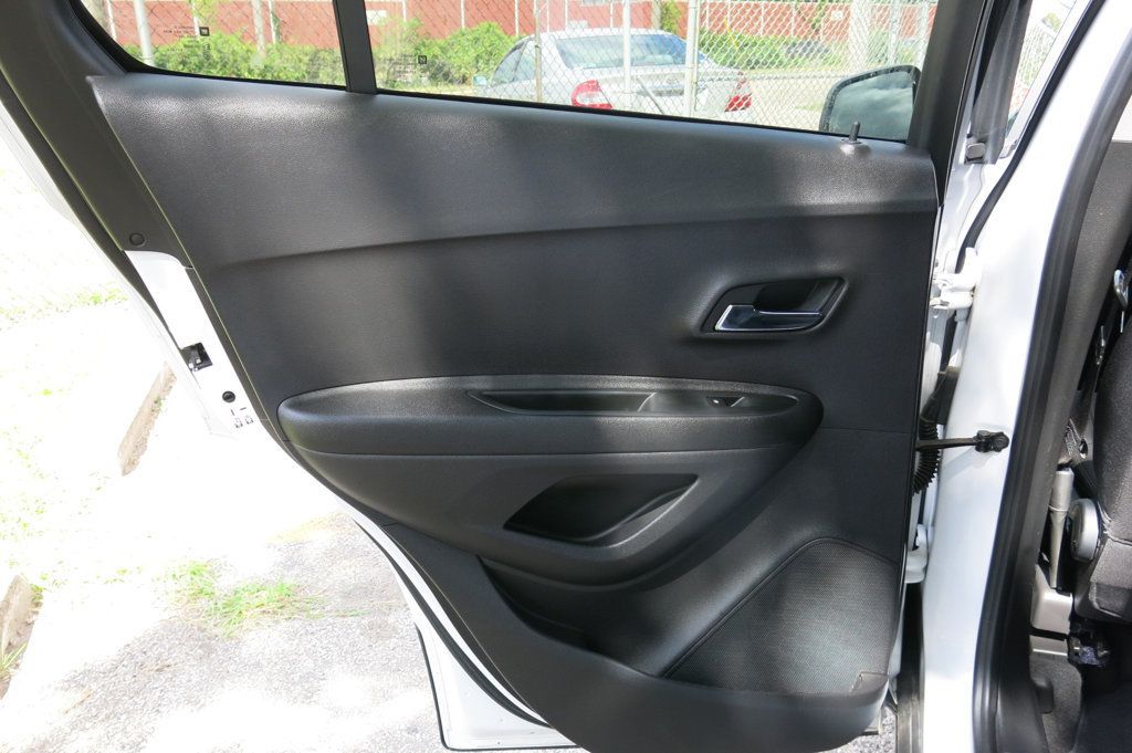 2020 Chevrolet Trax FWD 4dr LT - 22906616 - 48