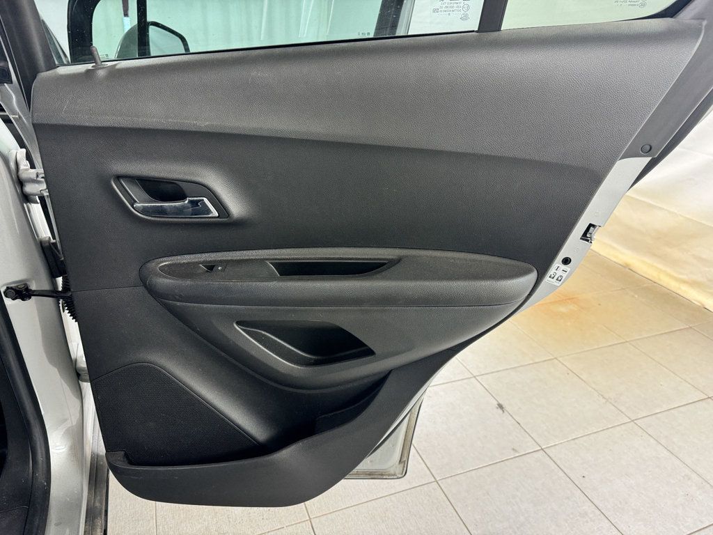 2020 Chevrolet Trax LS - 22957257 - 13