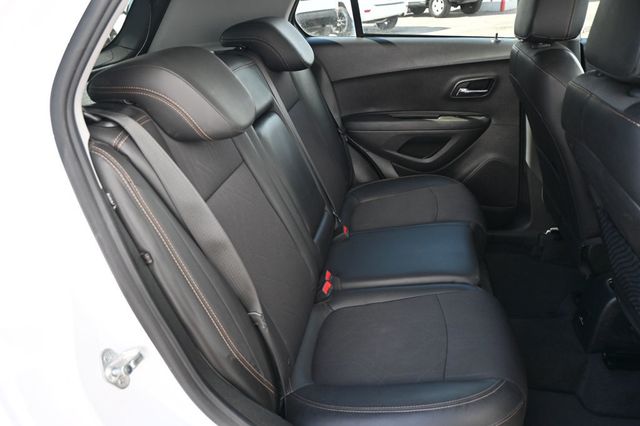 2020 Chevrolet Trax LT Red Line edition - 22998261 - 16