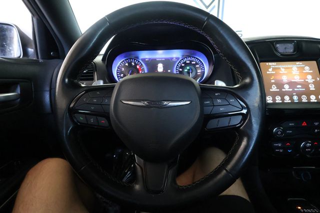 2020 Chrysler 300 300 S, 5.7L V8, SPOILER, 20" BLACKOUT WHEELS, ALPINE SOUND, BT!! - 22935445 - 18